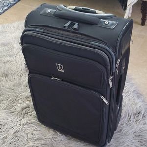 Travelpro Crew 22" Roller